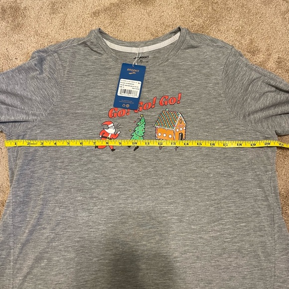 Brooks Run Happy Distance Graphic Long Sleeve Christmas themed shirt XL women’s - Picture 6 of 6